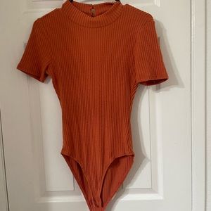 3/$20 ✨ Short sleeve body suit